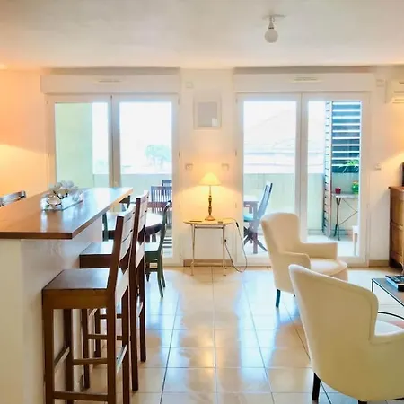 Grand Bleu Apartment *